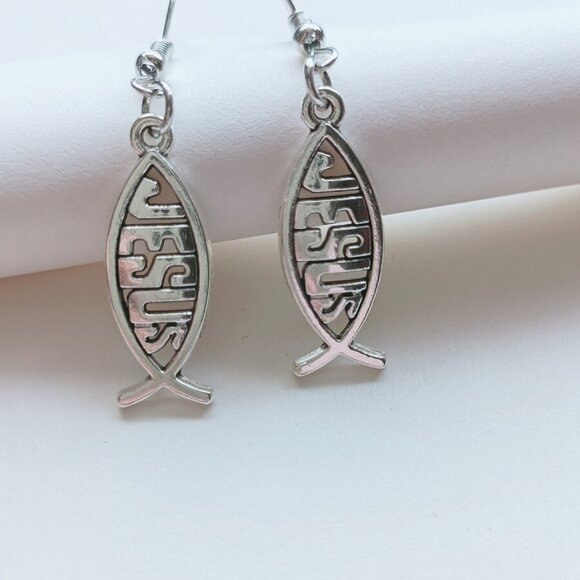 Silver Jesus Fish Earrings Hypoallergenic Hooks Gorgeous Party Gift - Picture 4 of 5